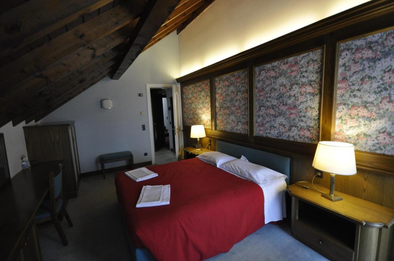 Hotel La Lepre Bianca Gallio Exteriör bild