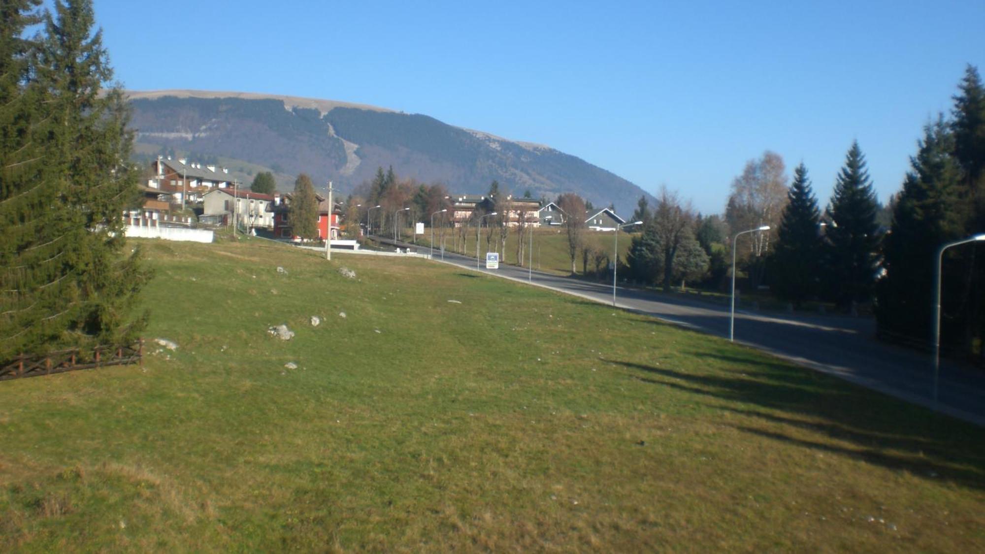 Hotel La Lepre Bianca Gallio Exteriör bild