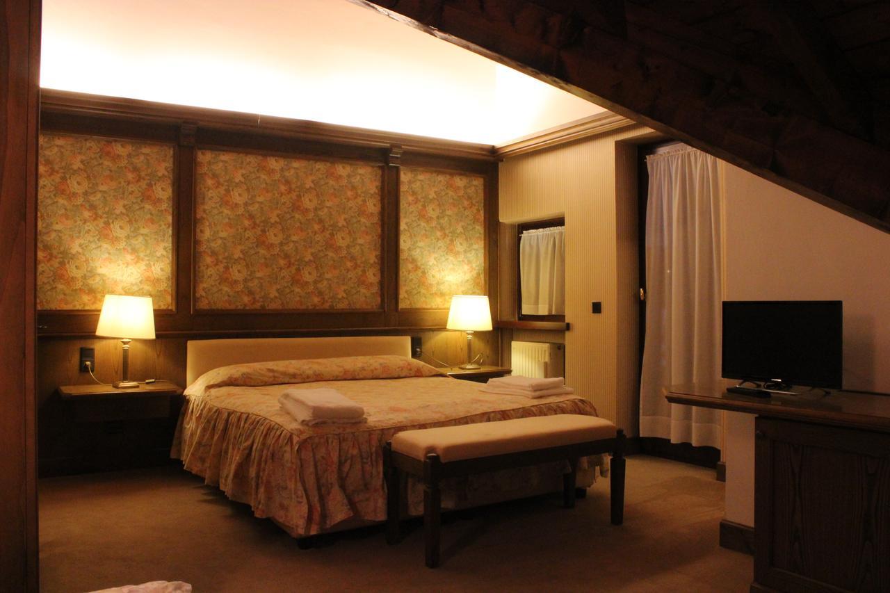Hotel La Lepre Bianca Gallio Exteriör bild