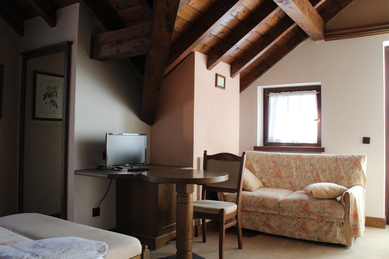 Hotel La Lepre Bianca Gallio Exteriör bild