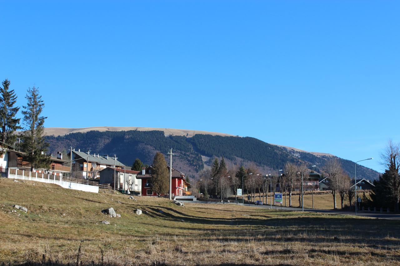 Hotel La Lepre Bianca Gallio Exteriör bild