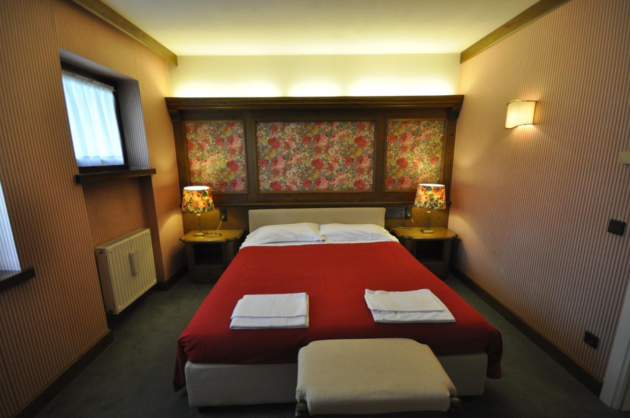 Hotel La Lepre Bianca Gallio Exteriör bild