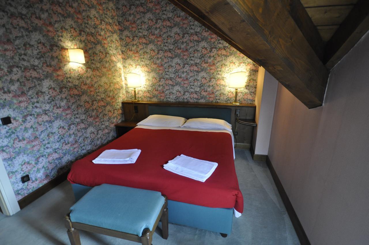Hotel La Lepre Bianca Gallio Exteriör bild