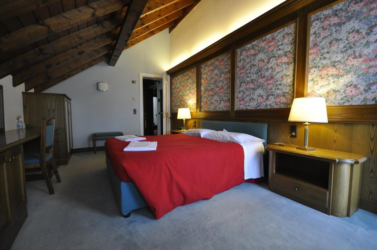 Hotel La Lepre Bianca Gallio Exteriör bild