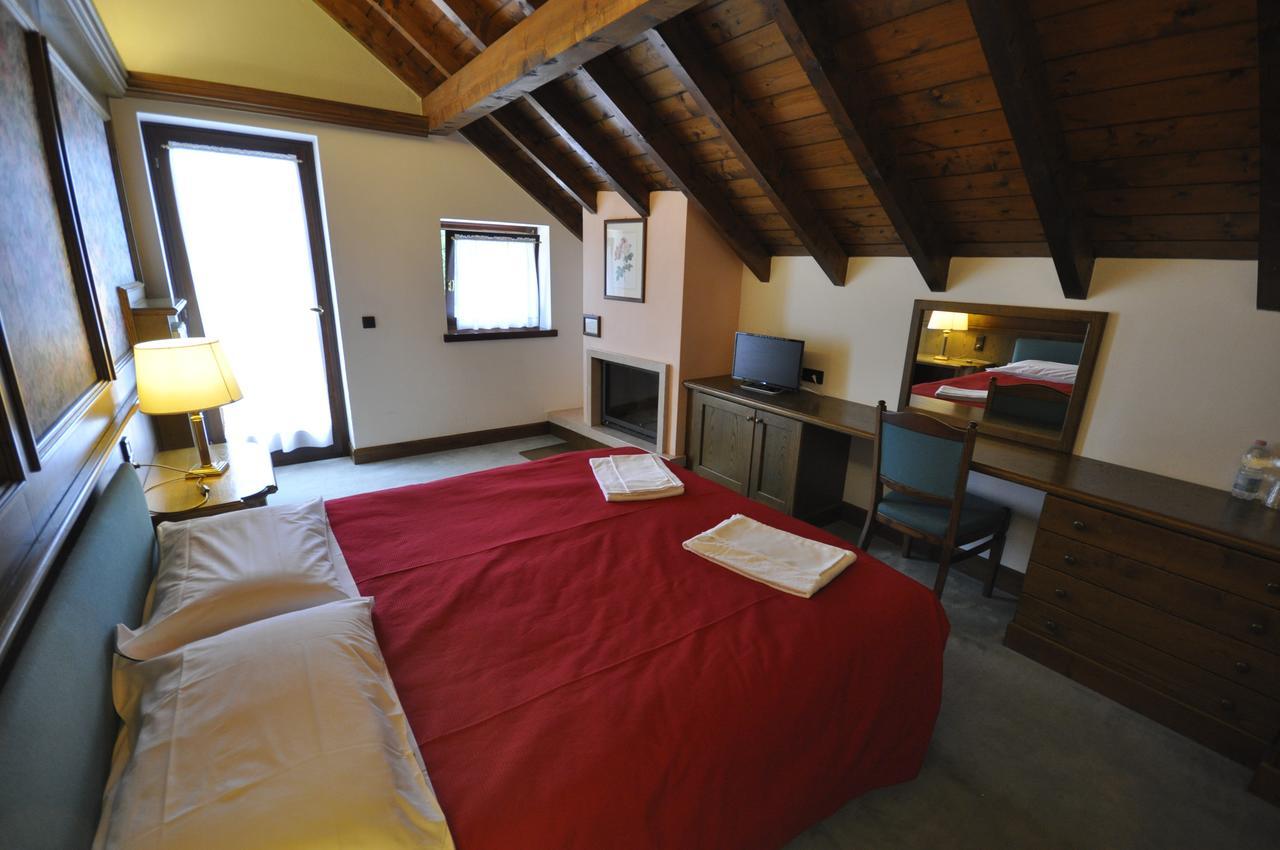 Hotel La Lepre Bianca Gallio Exteriör bild