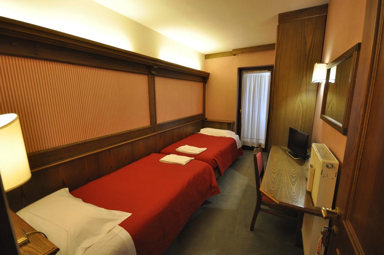 Hotel La Lepre Bianca Gallio Exteriör bild
