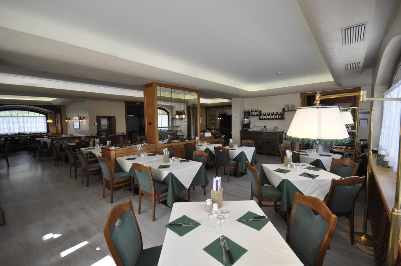 Hotel La Lepre Bianca Gallio Exteriör bild