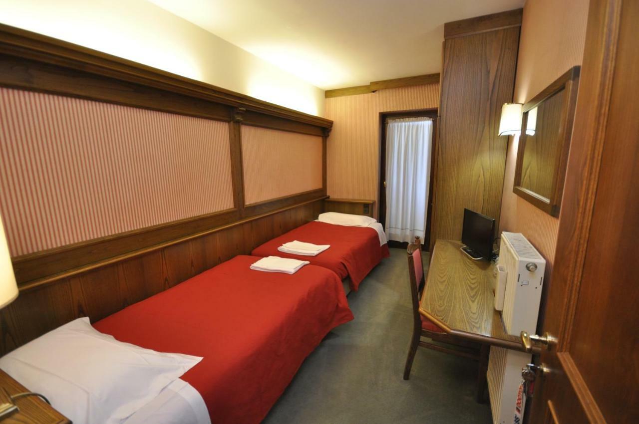 Hotel La Lepre Bianca Gallio Exteriör bild