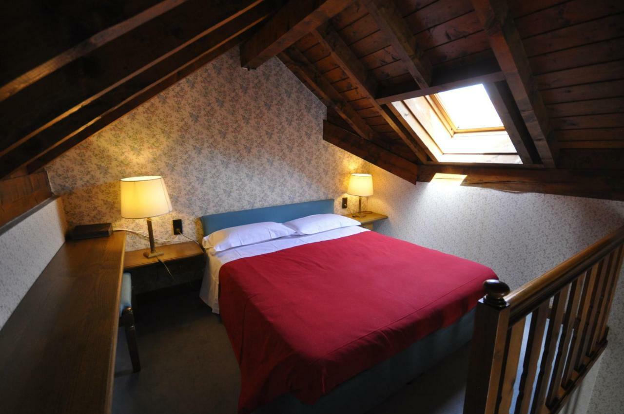 Hotel La Lepre Bianca Gallio Exteriör bild