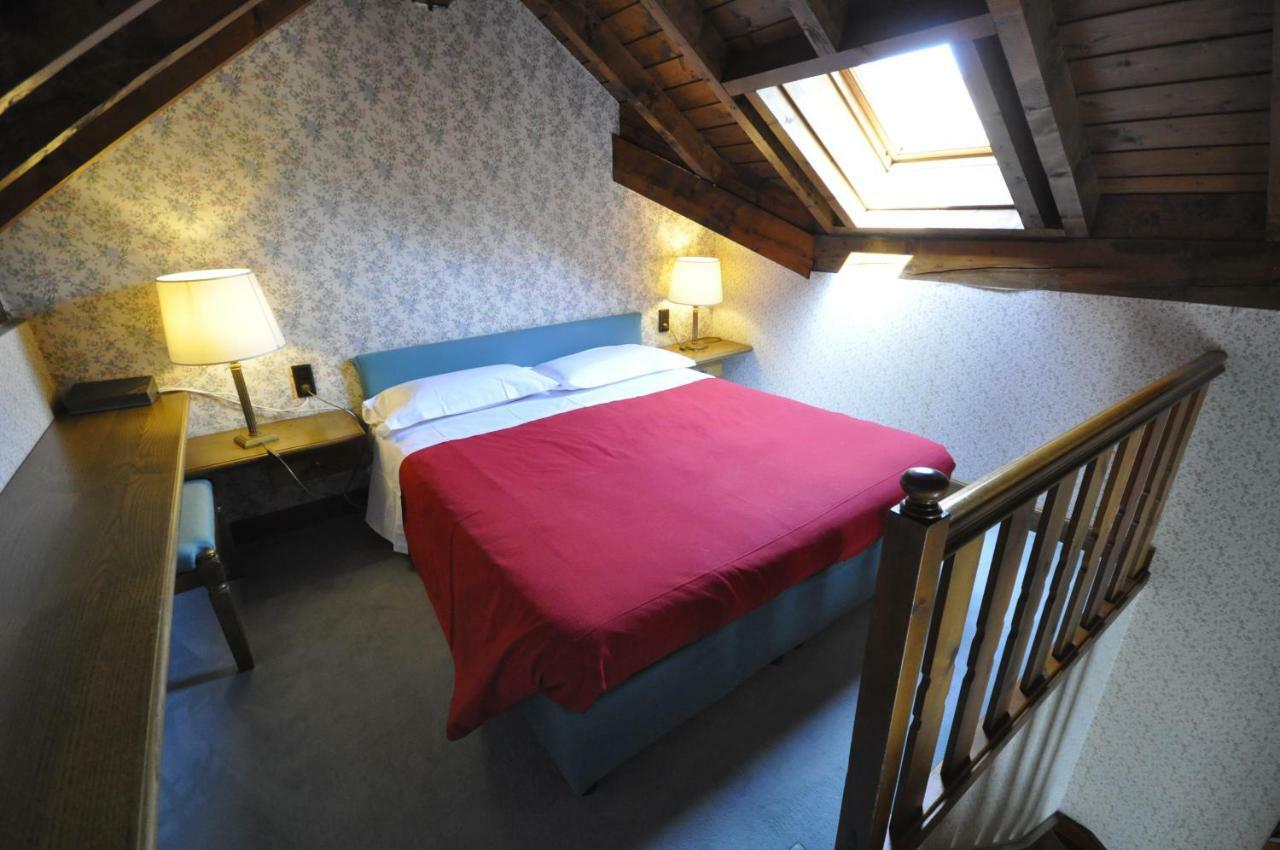 Hotel La Lepre Bianca Gallio Exteriör bild
