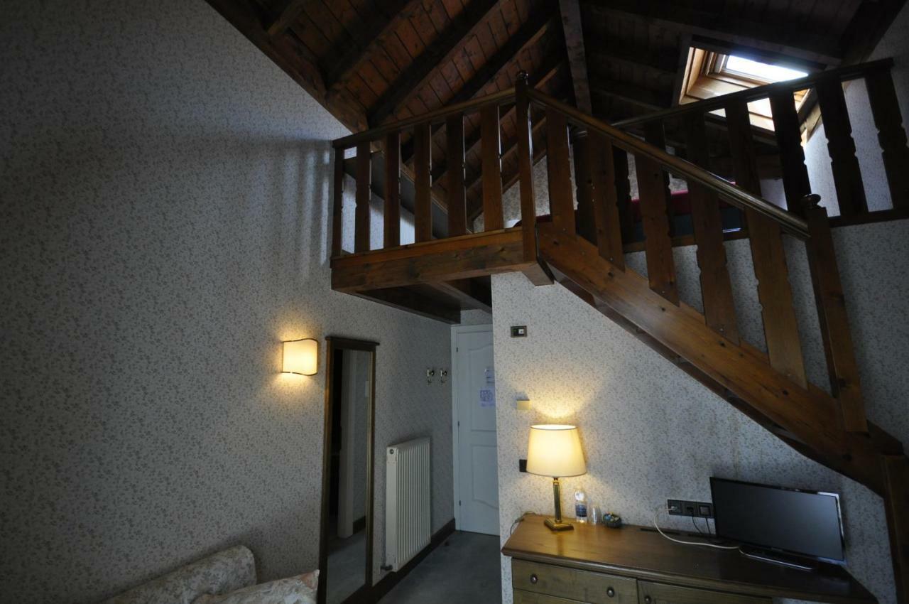 Hotel La Lepre Bianca Gallio Exteriör bild
